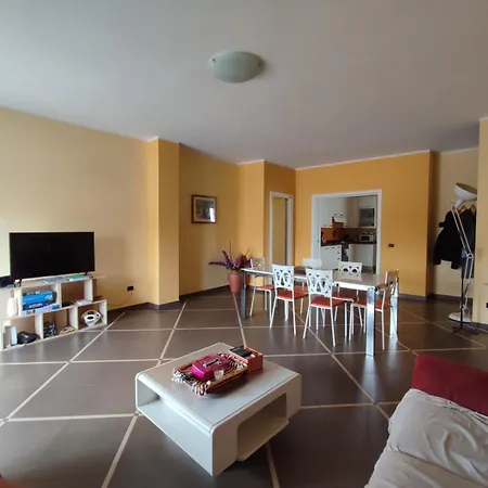 Moderna Abitazione In Centro דירה *