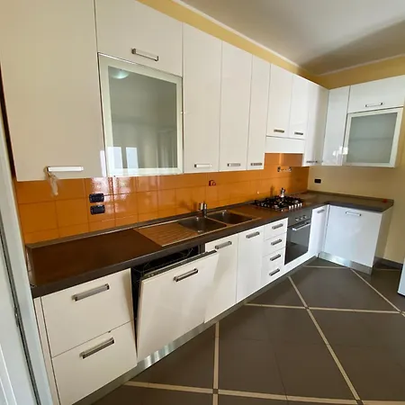 Moderna Abitazione In Centro לצ'ה